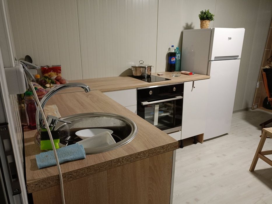 Продава се парцел с жилищен контейнер в село Режанци, област Перник