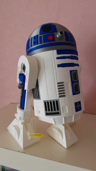 3D принтиран модел R2-D2 от Star Wars – височина 32 см