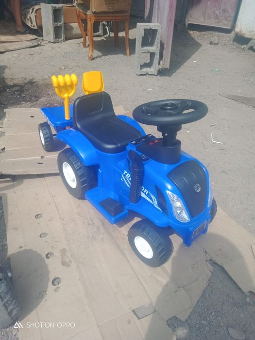 Трактор новый продам