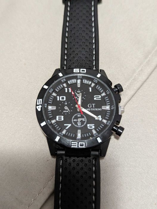 Стилен мъжки часовник