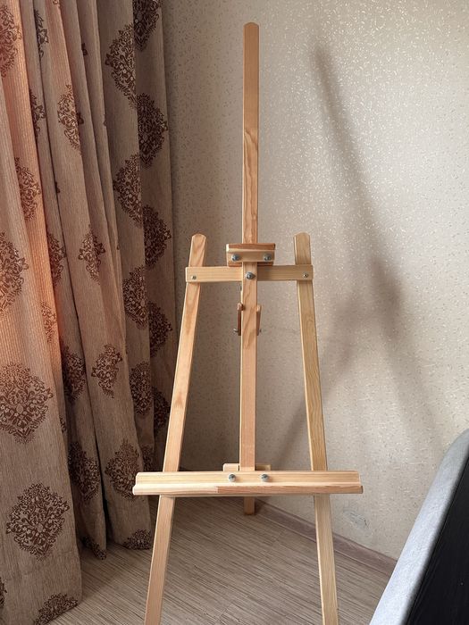 Продам картины и мольберт