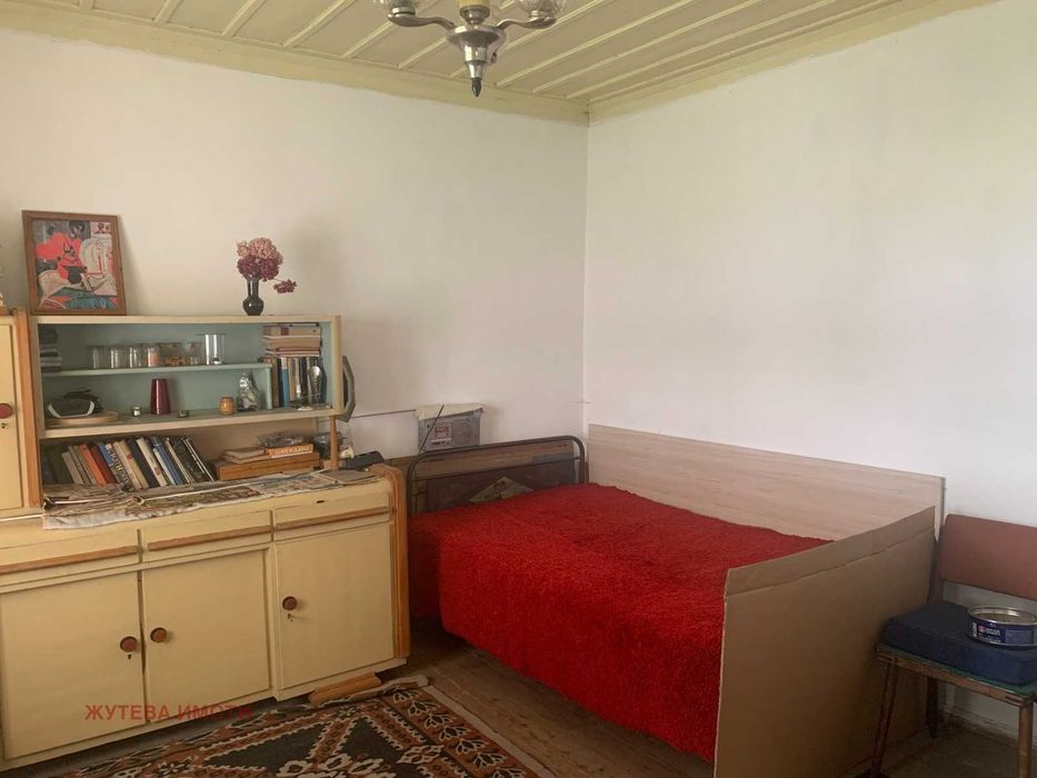Продавам къща в гр.Карлово,кв.Сушица