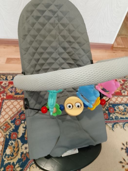 Продам шезлонг для новорожденных