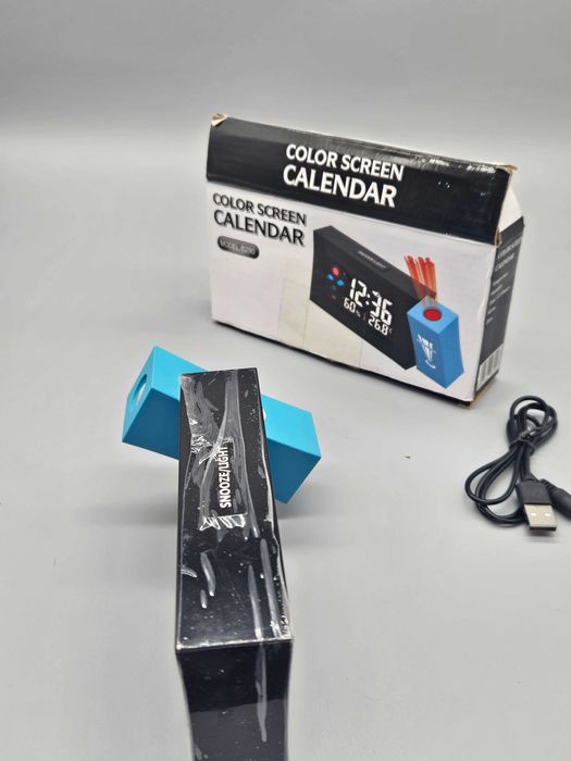 Дигитален часовник с прожекция, календар, температура и влажност!