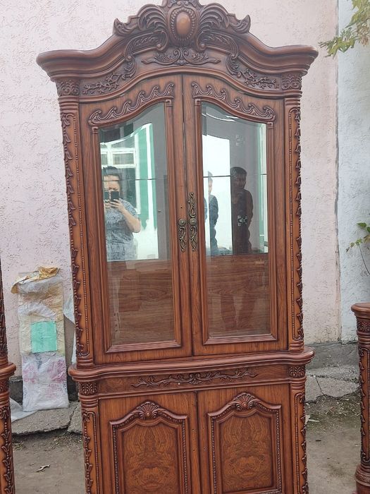 Продам комод и два серванта витрины