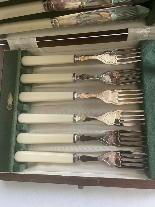 Set tacâmuri  6 persone  argintate