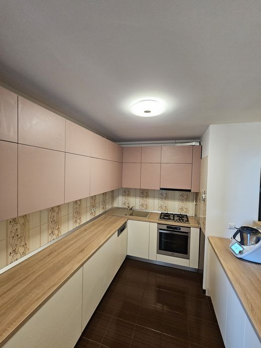 PROPRIETAR, inchiriez apartament 3 camere, cu loc de parcare subteran