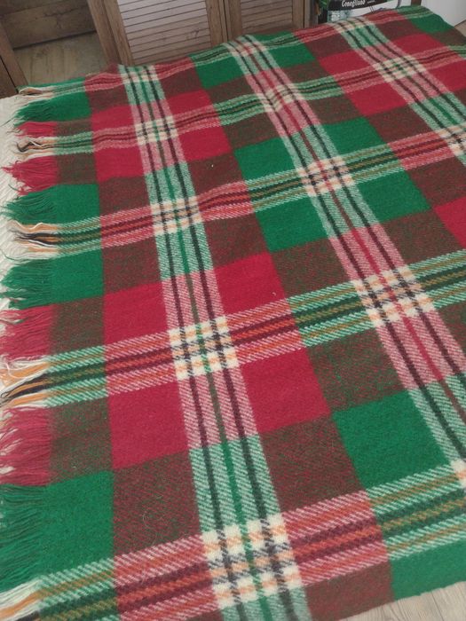 Вълнено дебело  одеяло  не употребявано.