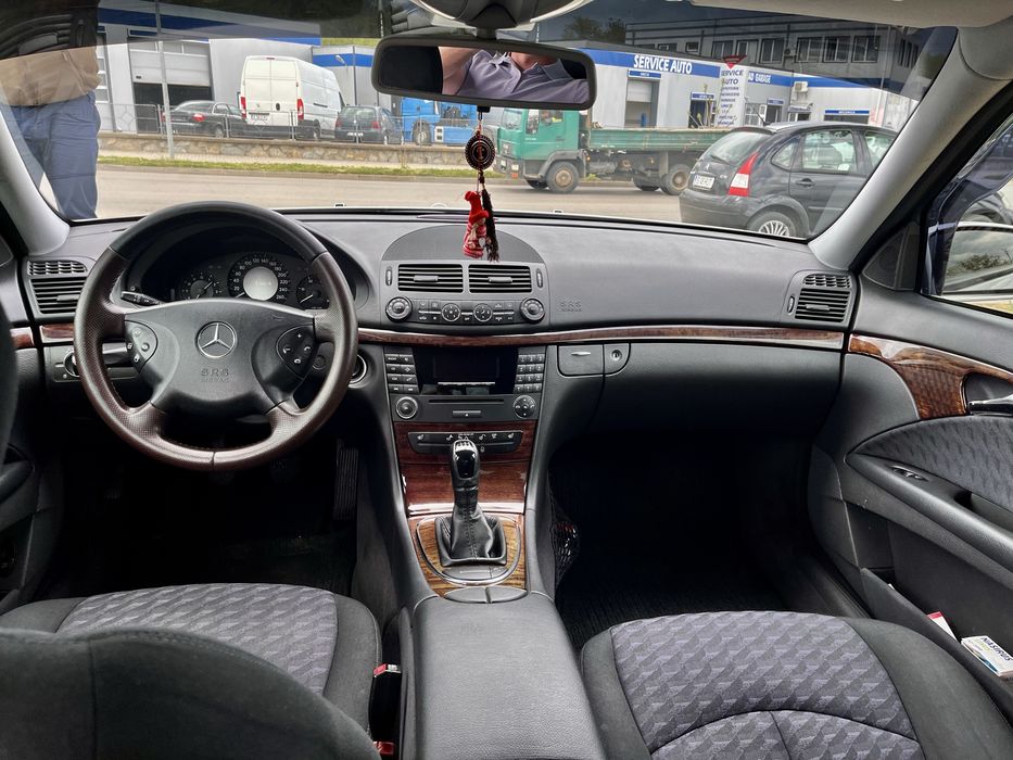 Mercedes  E Class W211