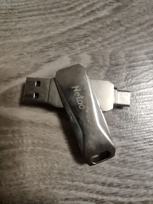 Двусторонняя флешка для Макбука, смартфона и компьютера