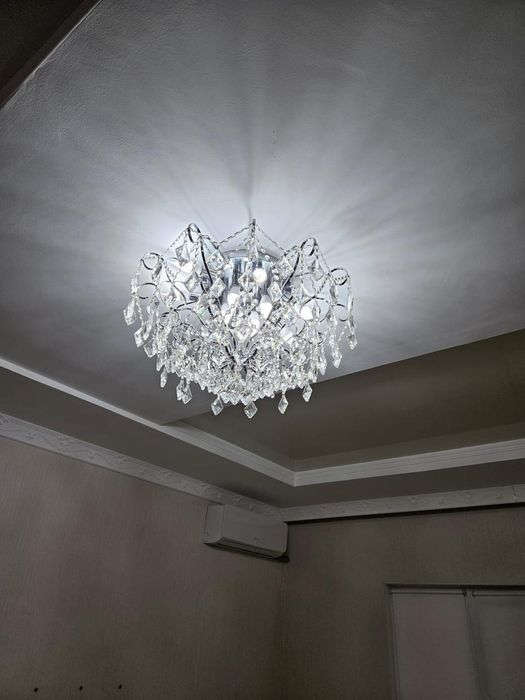 Срочно продам люстру