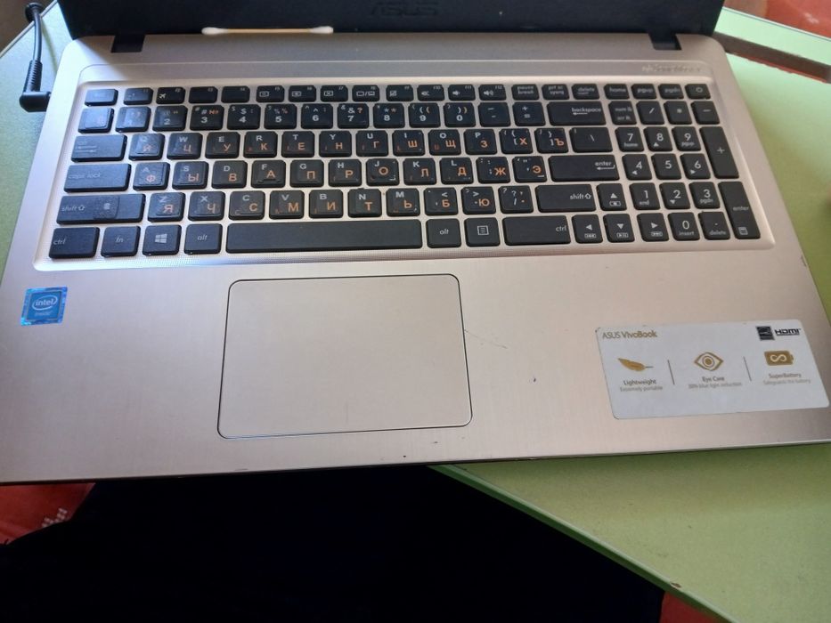 Asus notebook sotiladi