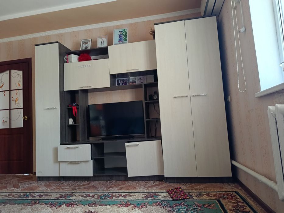 продам гостинный шкаф