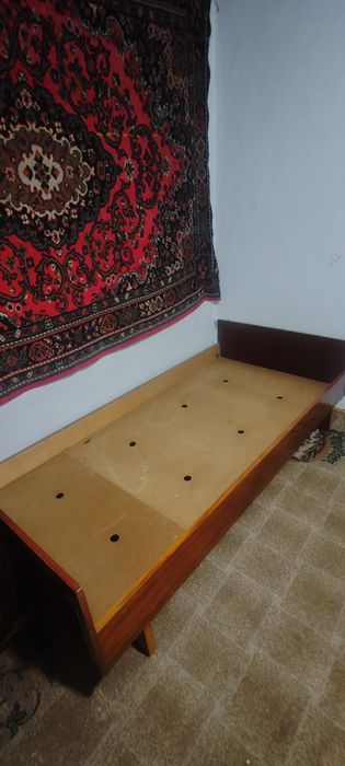 Отдам кровать с матрасам