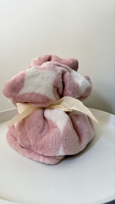 Patura moale (fleece) cu cercuri roz pal 90*80cm