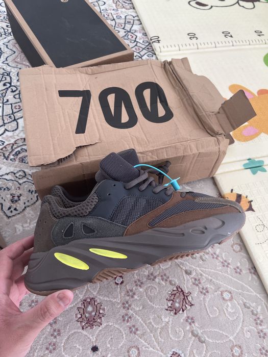 Adidas yeezy bootst 700