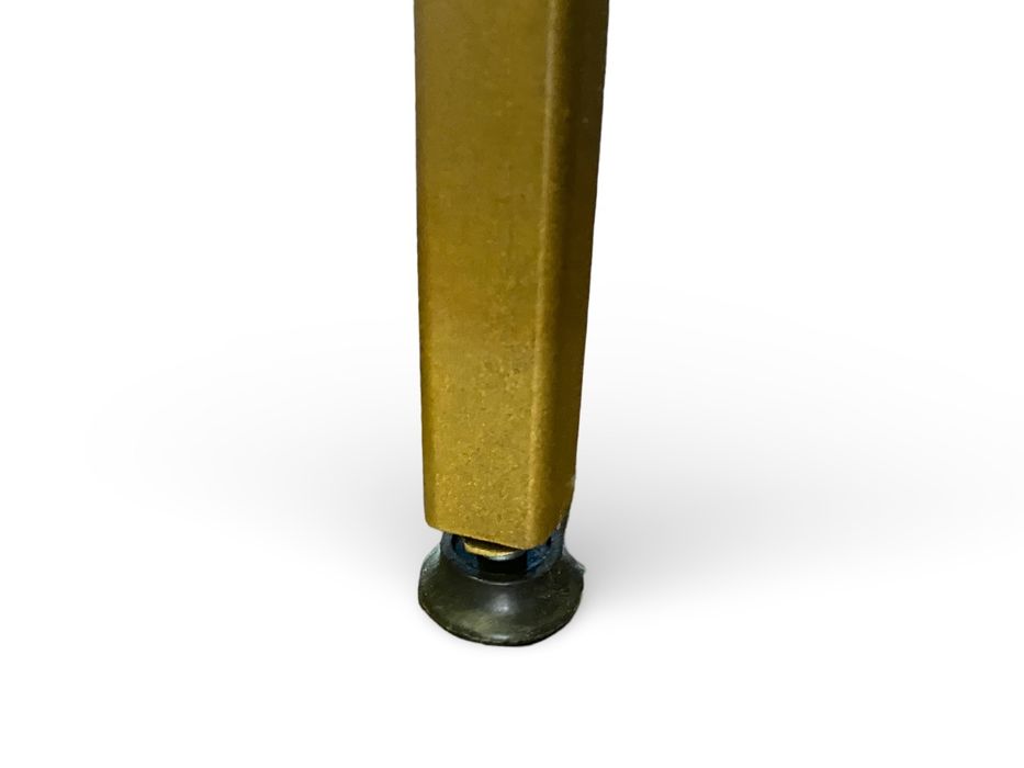 Стелажи и маси в розово и златно