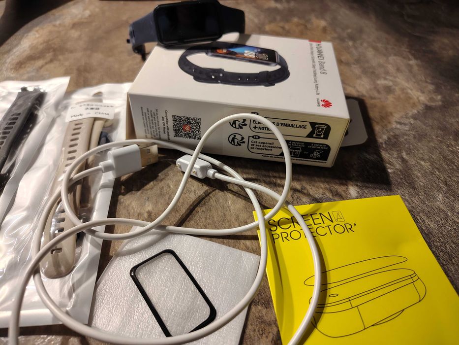 Brățară Huawei Band 8 cu folie de rezervă nouă