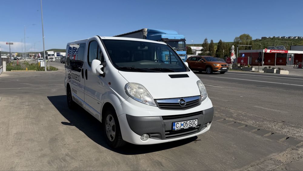 Vand opel vivaro 8+1