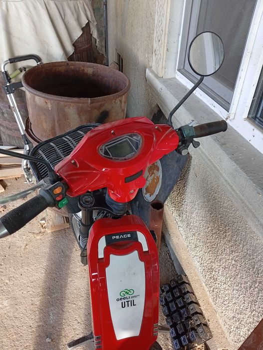 Scuter electric 25km/h