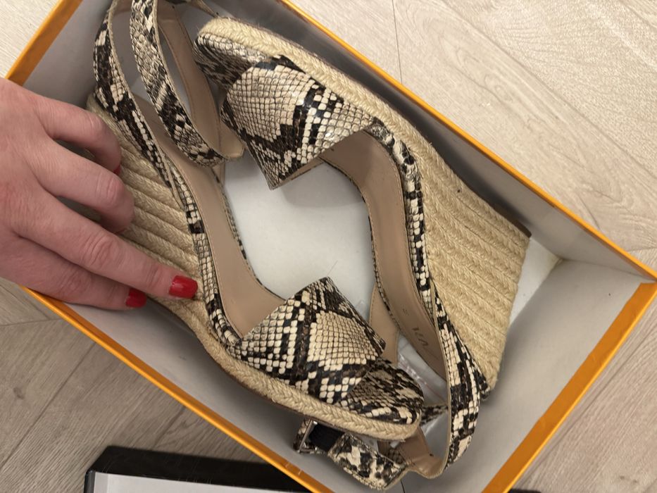 Продам обувь 39-40р