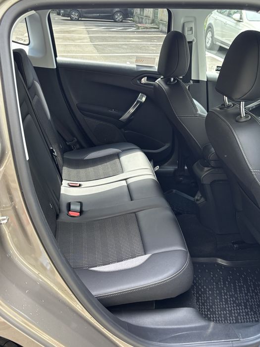 Peugeot 2008 | AN 2016 |1.2 Benzină | Automat | 11.637 KM |