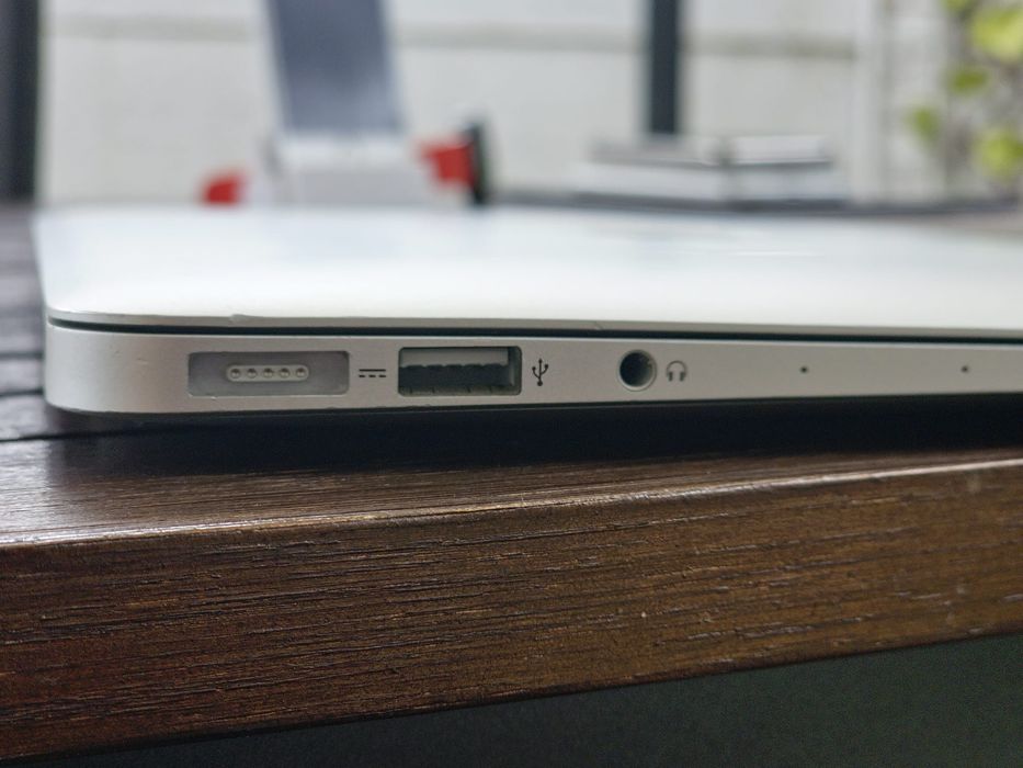Macbook Air 2011 - i5 1,7 ghz - 4gb ram - SSD 256 gb