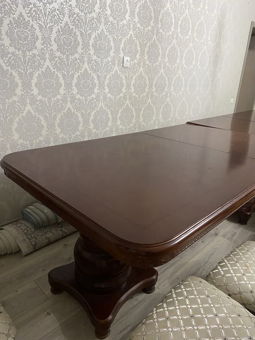 Стол для гостинной большой