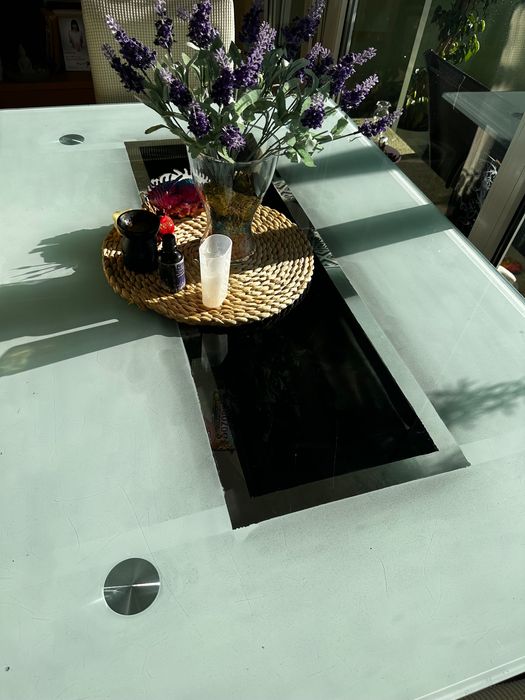 Стъклена трапезна маса