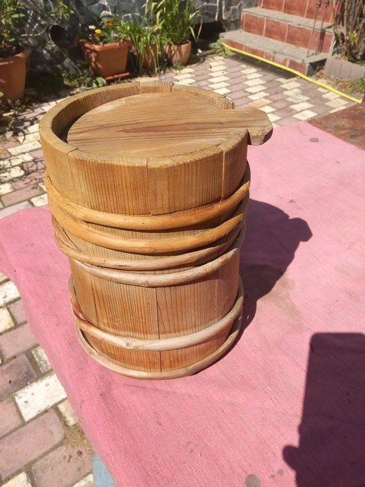 Se vinde o consolă și o putină