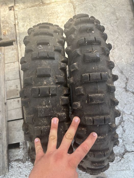 Vand 2 cauciucuri 140-80-18