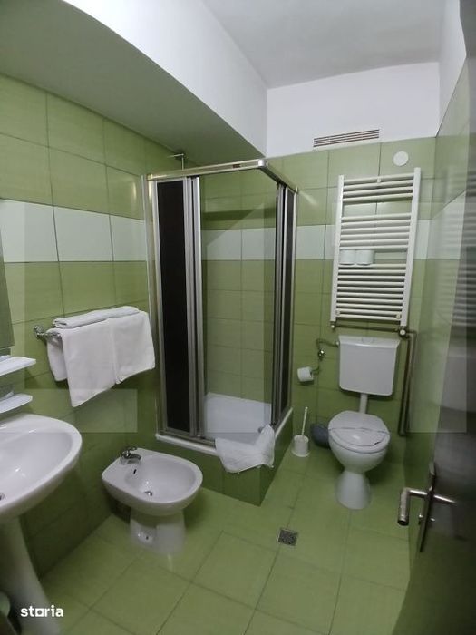 Pensiune 14 camere cu bai proprii si intrari separate, 500 mp, zona Me