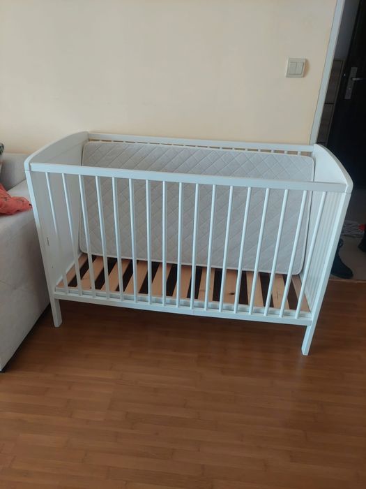 Pătuț copil ikea și scaun rosu copi ikea