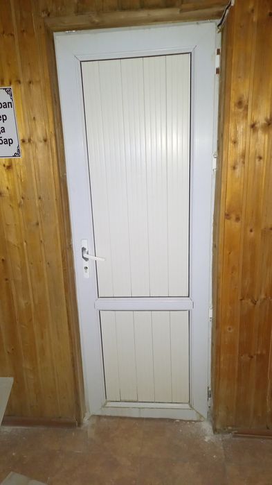 Двери пластиковые и из альюминия