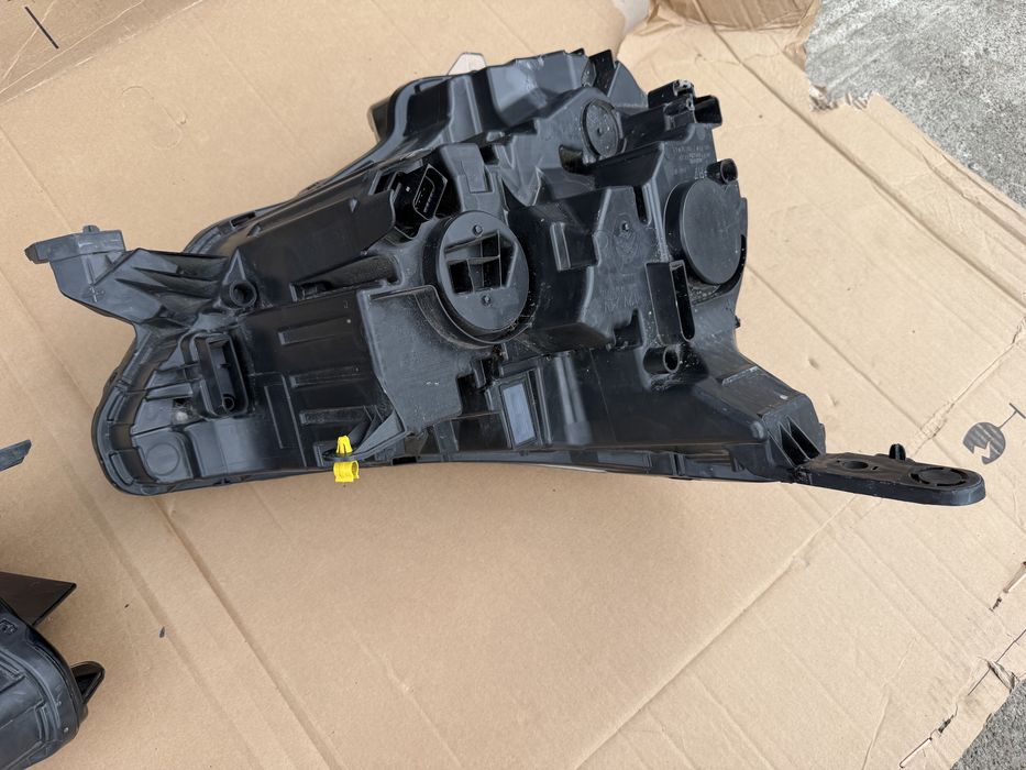 Faruri, Far stanga / Far dreapta Citroen C4 2020-2025