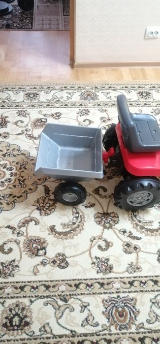 Детский педальный трактор с прицепом