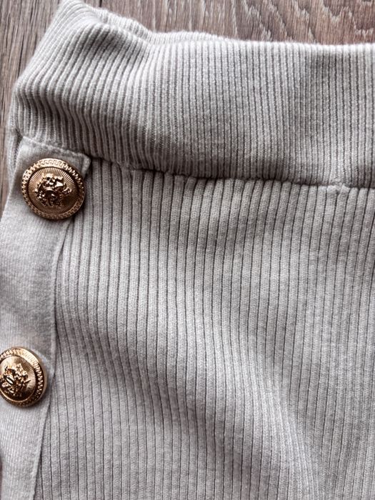 Costum cu fusta tricotat