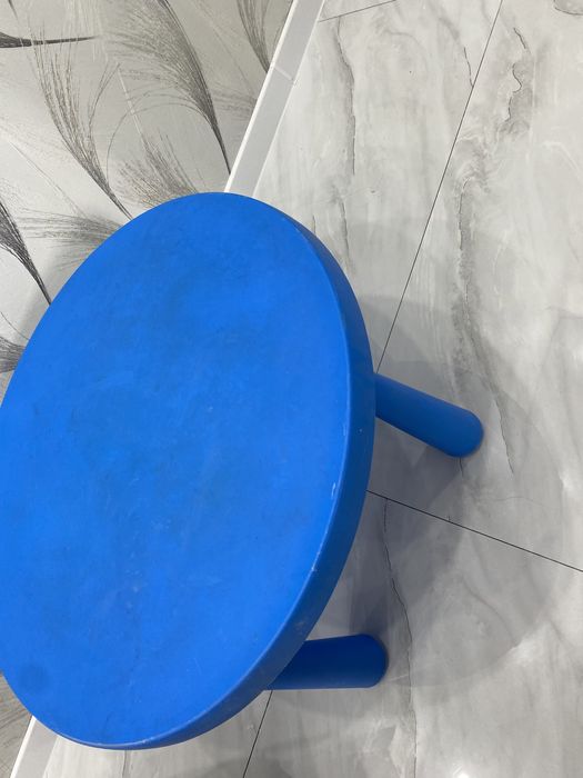 Продам стол Икеа с 2 стульями