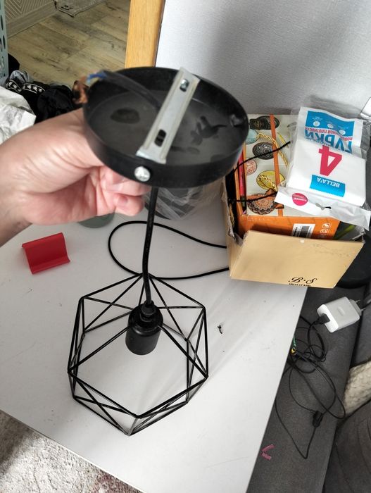 Продам люстру в отличном состоянии бу рабочем