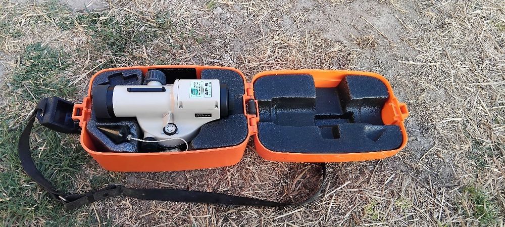 Оптичен нивелир Nikon с тринога