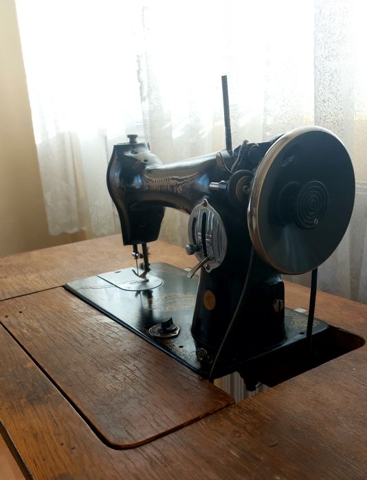 Ретро шевна машина -крачна UNION