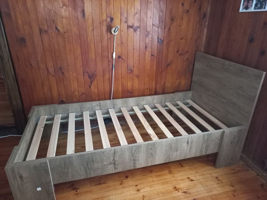 Легла с подматрачна рамка