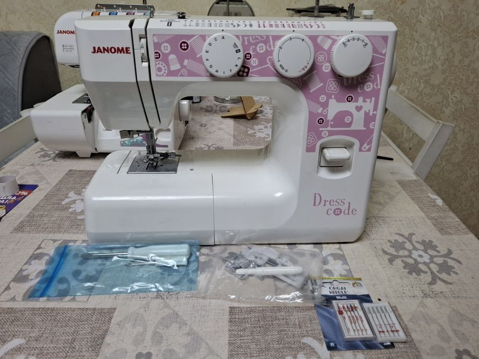 Швейная машинка Janome