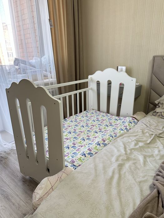 Детская кроватка-маятник с матрасом