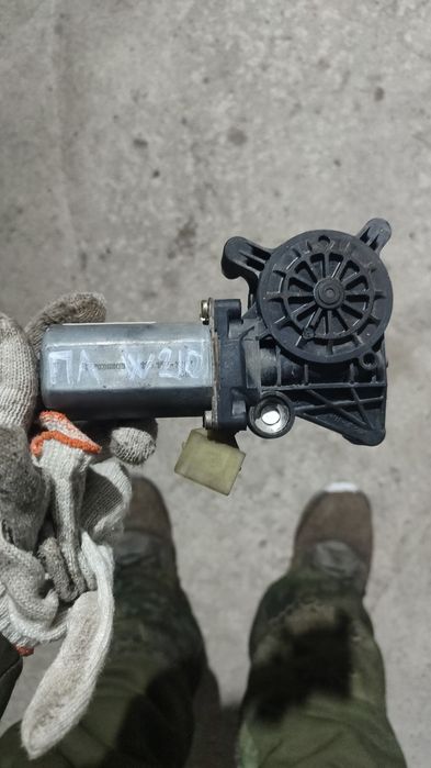 Молдинг двери на Мерседес W210