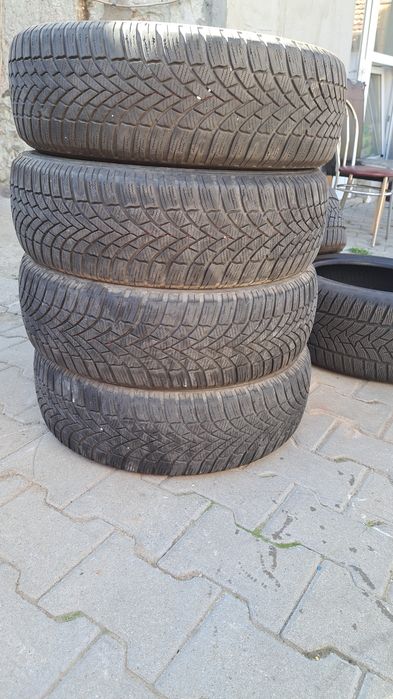 Vând anvelope cu mărimi diferite