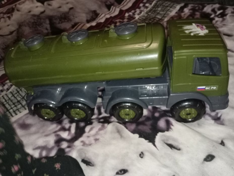 Продам игрушки для мальчика