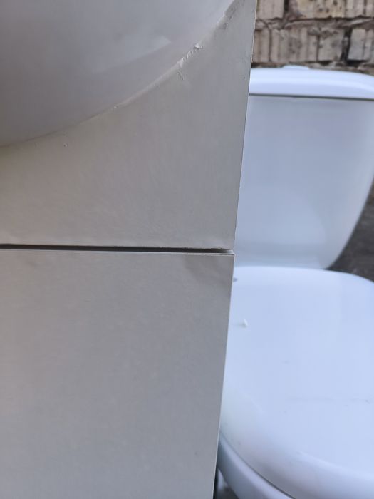 Белая раковина с тумбой