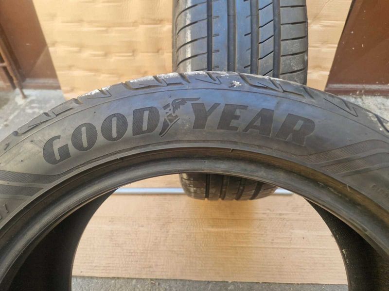 2 Goodyear R18 245/45
летни гуми Runflat 
DOT4319