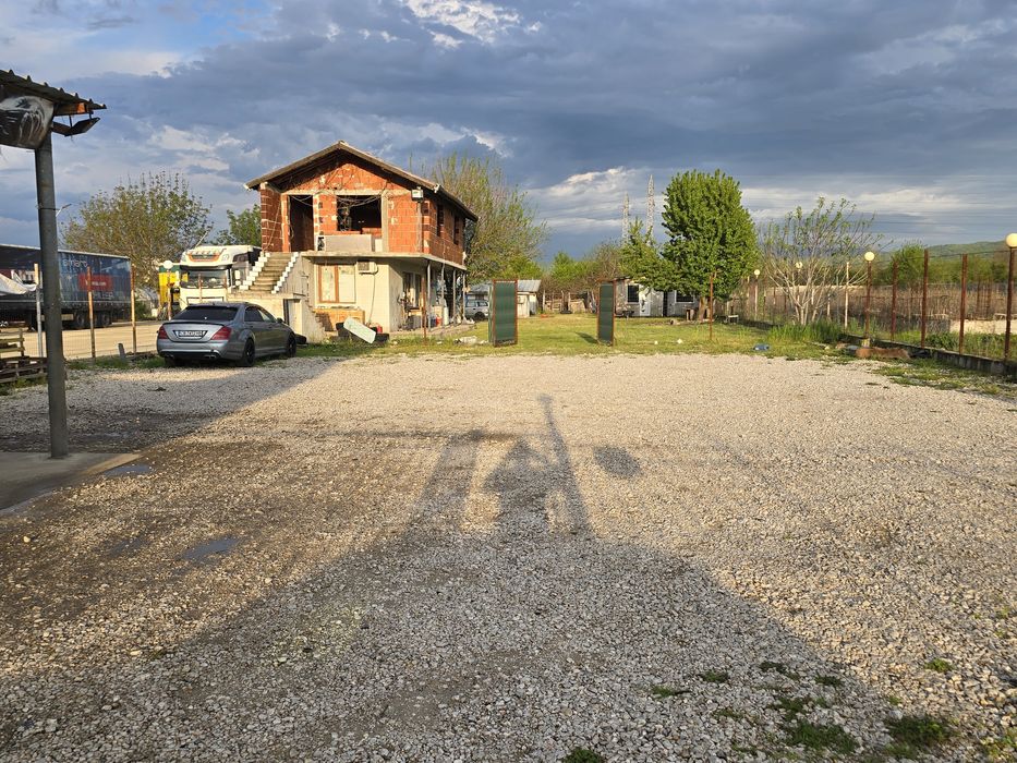 Продавам парцел с лице на Е 79